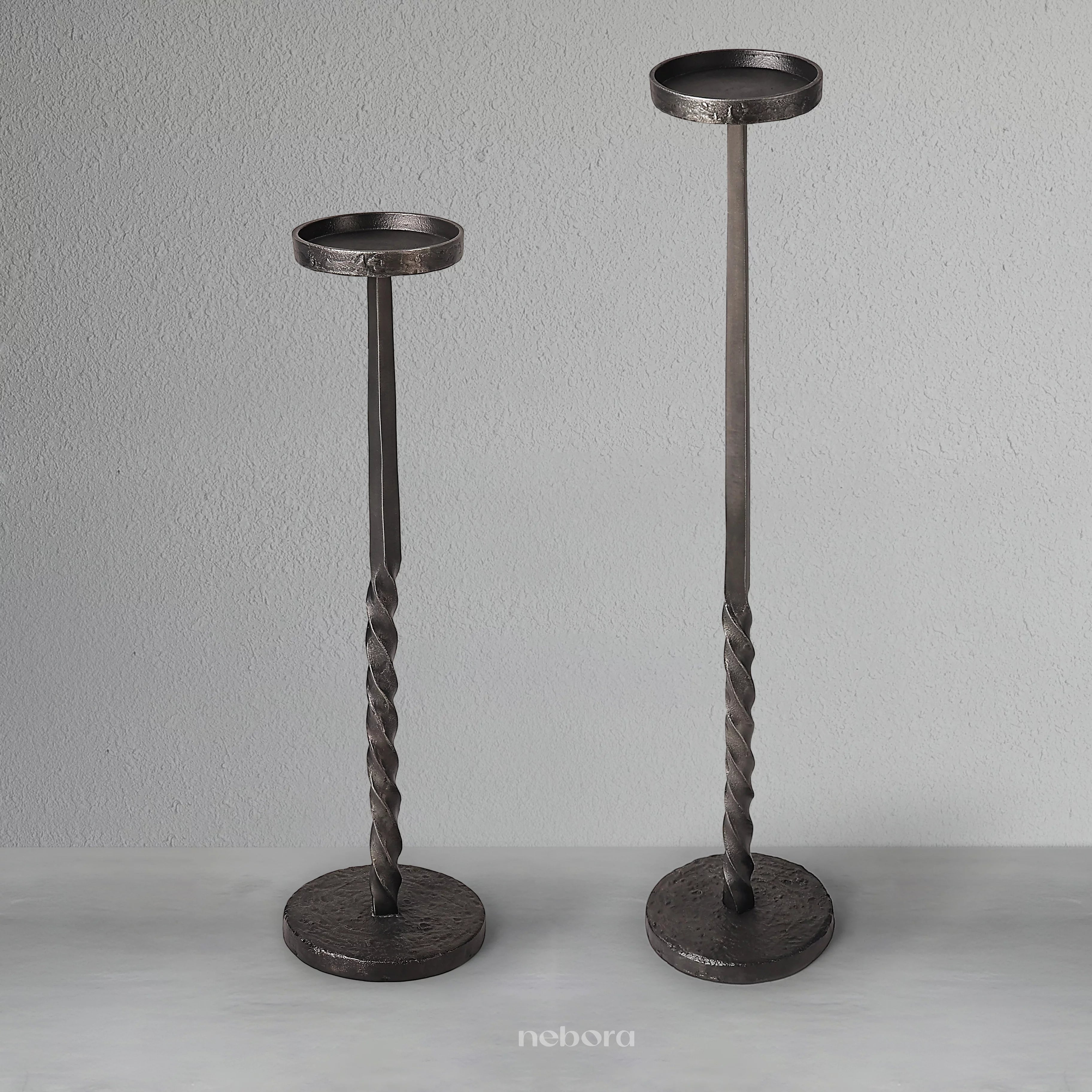 Obsidian Spire Candle Holder Set/2